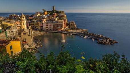 Vernazza bay wallpaper