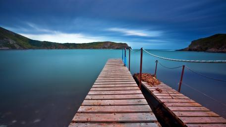 Serene Pier Overlooking Tranquil Bay Waters wallpaper