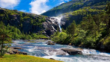 Mountain river wallpaper