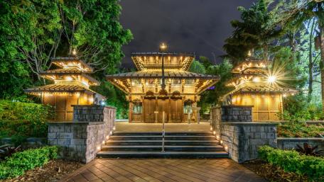 Serene Nighttime Pavilion in the City Garden wallpaper