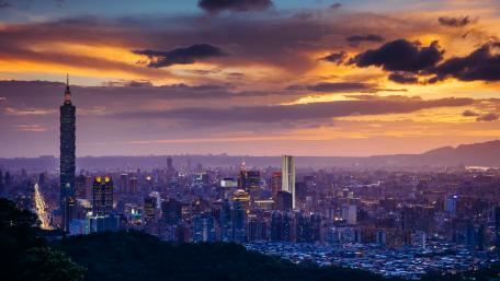 Vibrant City Skyline at Dusk wallpaper