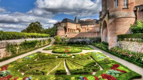 Beautiful Garden in a Historic City Setting wallpaper