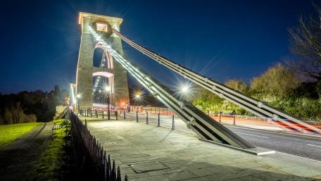 Bristol's Iconic Suspension Bridge at Night wallpaper
