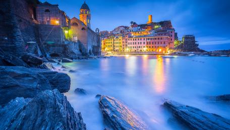 Serene Seaside Village Under Twilight Glow wallpaper