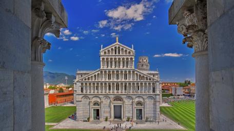Stunning View of Pisa Cathedral and Leaning Tower wallpaper