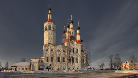 Winter Serenity in a Cityscape wallpaper