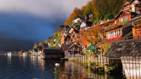 Charming Lakeside Village Amidst Autumn Colors wallpaper