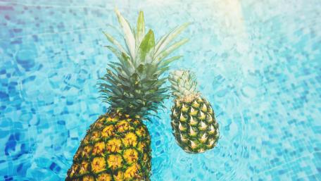 Pineapples in Paradise wallpaper