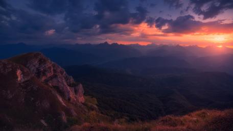 Majestic Dawn over Mountain Ridges wallpaper