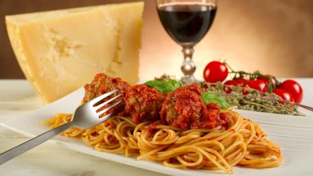 Delicious Spaghetti Bolognese Experience wallpaper