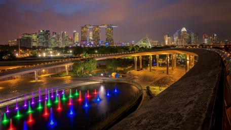 Vibrant Evening Lights Over Marina Bay Sands wallpaper