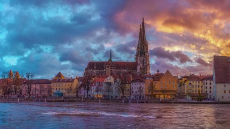 Enchanting Cityscape of Regensburg at Dusk wallpaper
