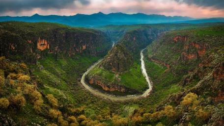 Barzan Gorge - The Horseshoe Bend of Iraq wallpaper