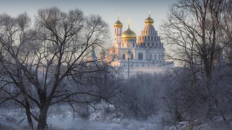 Winter Serenity in a Russian Cathedral wallpaper