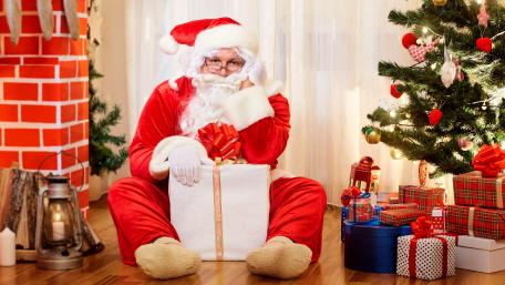 Santa Claus Celebrating Christmas Cheerfully wallpaper