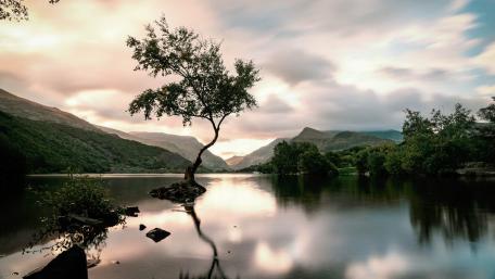 Lake view - Snowdonia National Park wallpaper