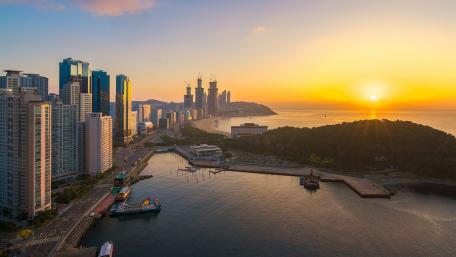 Stunning Sunset Over a Bustling Cityscape wallpaper
