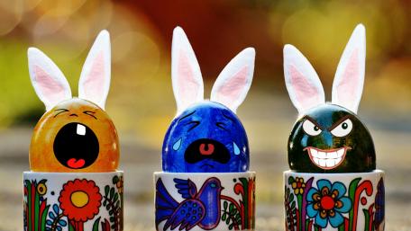 Funny easter eggs wallpaper