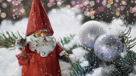 Santa's Glistening Snowy Arrival wallpaper