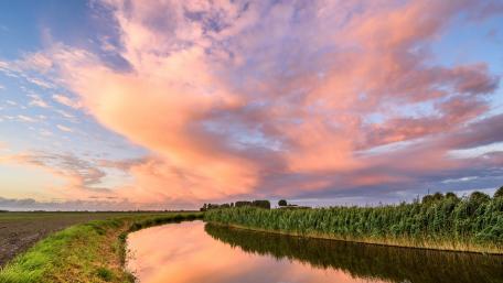 Tranquil Reflections of a Serene Landscape wallpaper
