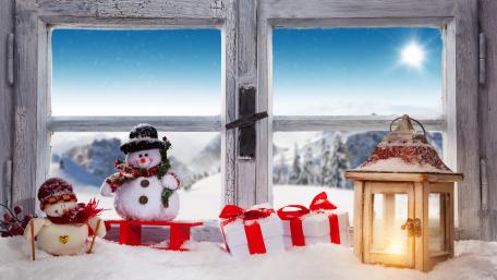 Christmas lantern in the window ⛄ wallpaper