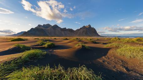 Vestrahorn Mountains (Vatnajokull National Park) wallpaper