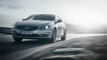 Sleek Volvo in Dynamic Motion wallpaper