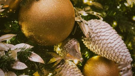 Gold Christmas Tree wallpaper