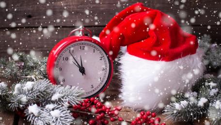 Midnight Merriment Festive Countdown wallpaper