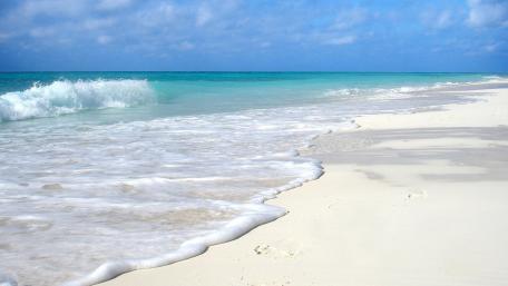 Playa los Pinos beach in Cuba wallpaper