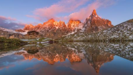Serene Mountain Cottage Reflection Wallpaper wallpaper