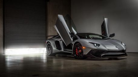 Sleek Lamborghini Aventador in Stunning 4K Glory wallpaper