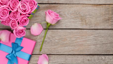 Charming Pink Roses on Wooden Planks wallpaper