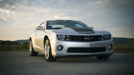 Sleek Silver Chevrolet Camaro Wallpaper wallpaper