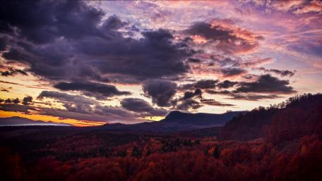 Majestic Autumn Sunset Over Mountains wallpaper