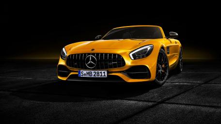 Stunning Yellow Mercedes Sports Car Wallpaper wallpaper