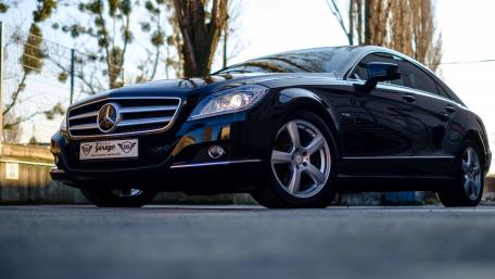 Sleek Mercedes Luxury Car Wallpaper in 4K Quality wallpaper