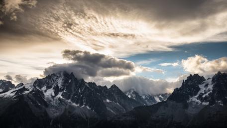 Majestic Mountain Peaks in Twilight Shadows wallpaper