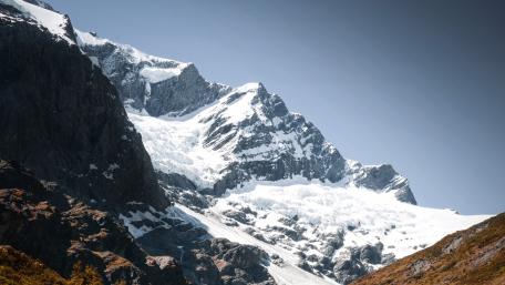 Majestic Snow-Capped Peaks in 4K Resolution wallpaper