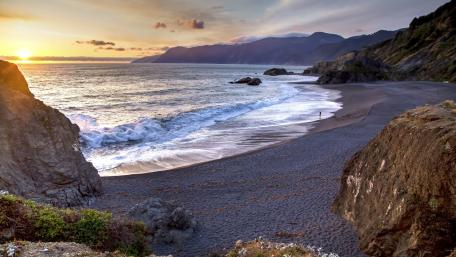 Black Sands Beach wallpaper