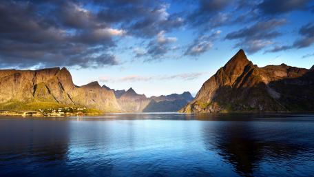 Reinefjord wallpaper