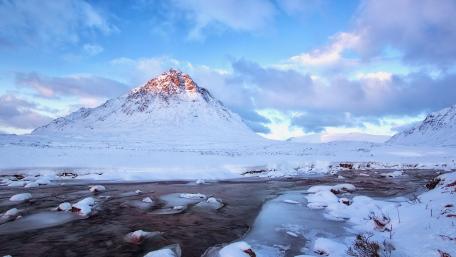 Icy river wallpaper