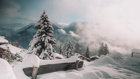 Winter Wonderland in the Mountains wallpaper