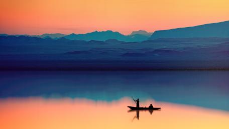 Tranquil Dawn on Serene Waters wallpaper