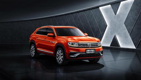 Sleek Volkswagen SUV in Modern Surroundings wallpaper