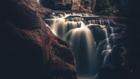 Serene Waterfall Cascade Beauty wallpaper