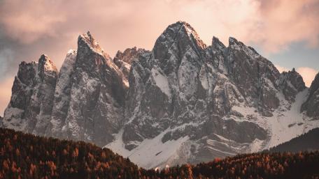 Rocky peaks wallpaper
