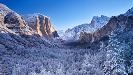Tunnel view of Yosemite Valley wallpaper