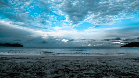 Tranquil Seascape Under Cloudy Skies wallpaper