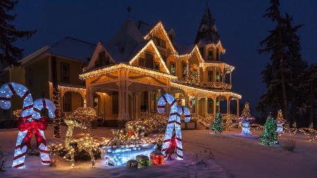 Christmas decoration in the garden wallpaper